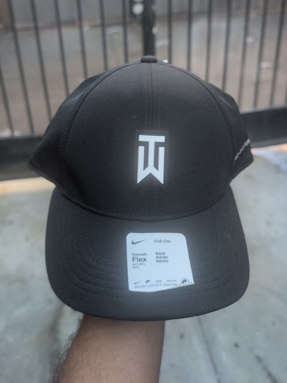 Nike Black TW Swoosh Flex Club Golf Hat Size M/L
